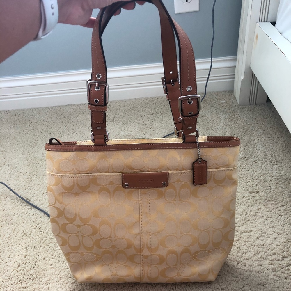 🌟 AUTHENTIC COACH PURSE 🌟